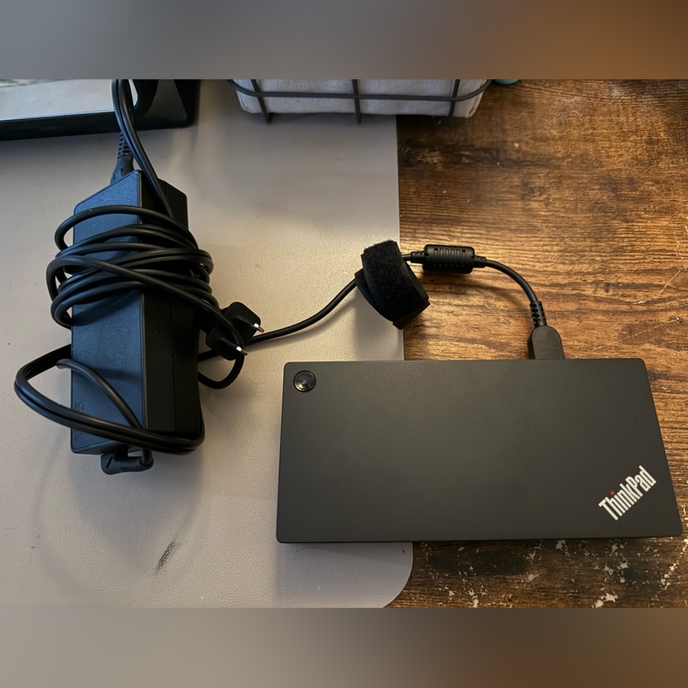 Lenovo ThinkPad USB-C Docking Station – Black/Red Gen 2